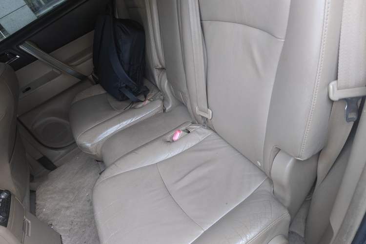 Used Toyota Highlander 2009 2.7L Two-Wheel Drive 7-Seater Luxury Edition Left Rear Seat