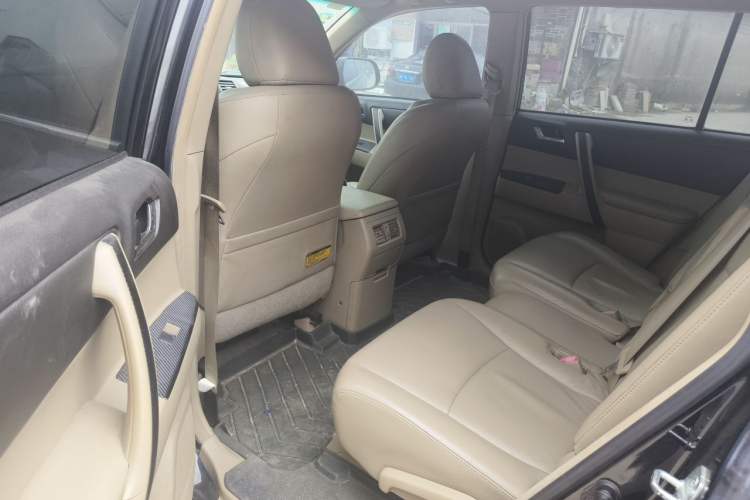 Used Toyota Highlander 2009 2.7L Two-Wheel Drive 5-Seater Sport Edition Left Rear Seat