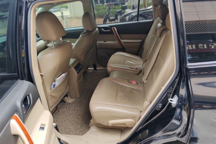 Used Toyota Highlander 2009 2.7L Two-Wheel Drive 7-Seater Luxury Edition Left Rear Seat