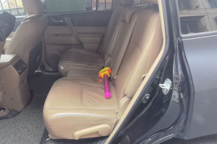 Used Toyota Highlander 2009 2.7L Two-Wheel Drive 7-Seater Luxury Edition Left Rear Seat