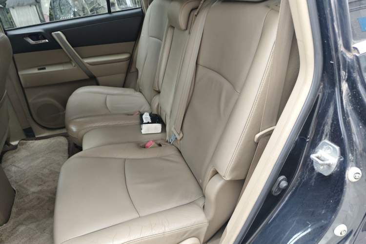 Used Toyota Highlander 2009 2.7L Two-Wheel Drive 7-Seater Luxury Edition Left Rear Seat
