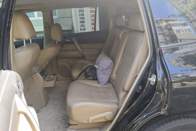 Used Toyota Highlander 2009 2.7L Two-Wheel Drive 7-Seater Luxury Edition Left Rear Seat
