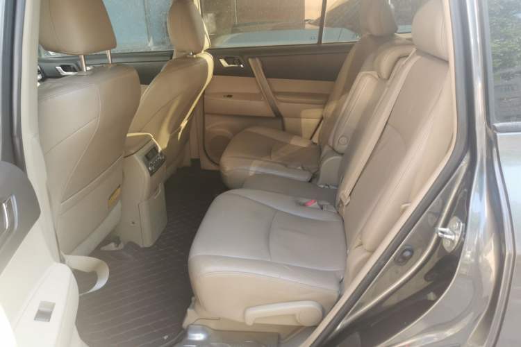 Used Toyota Highlander 2009 2.7L Two-Wheel Drive 7-Seater Luxury Edition Left Rear Seat