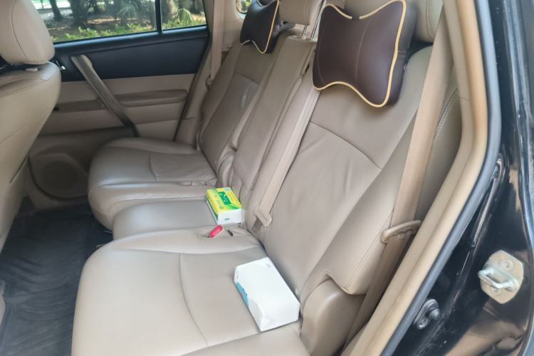 Used Toyota Highlander 2009 2.7L Two-Wheel Drive 7-Seater Luxury Edition Left Rear Seat