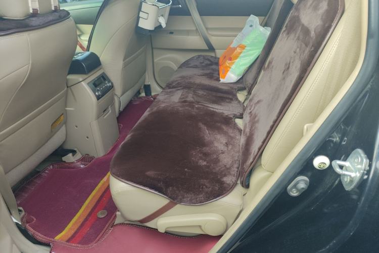 Used Toyota Highlander 2009 2.7L Two-Wheel Drive 7-Seater Luxury Edition Left Rear Seat