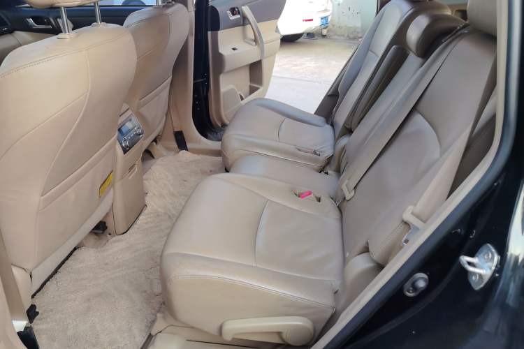 Used Toyota Highlander 2009 2.7L Two-Wheel Drive 7-Seater Luxury Edition Left Rear Seat