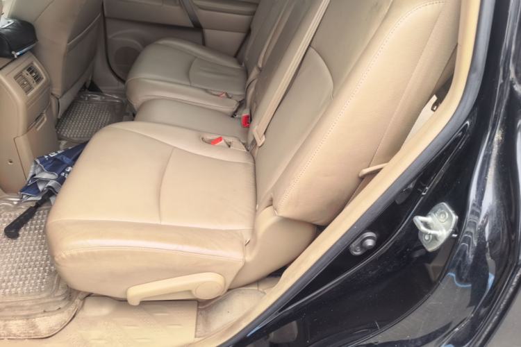 Used Toyota Highlander 2009 2.7L Two-Wheel Drive 5-Seater Sport Edition Left Rear Seat