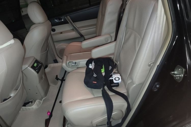 Used Toyota Highlander 2009 2.7L Two-Wheel Drive 7-Seater Luxury Edition Left Rear Seat