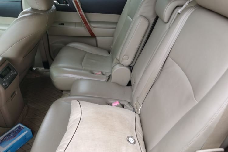 Used Toyota Highlander 2009 2.7L Two-Wheel Drive 7-Seater Supreme Edition Left Rear Seat