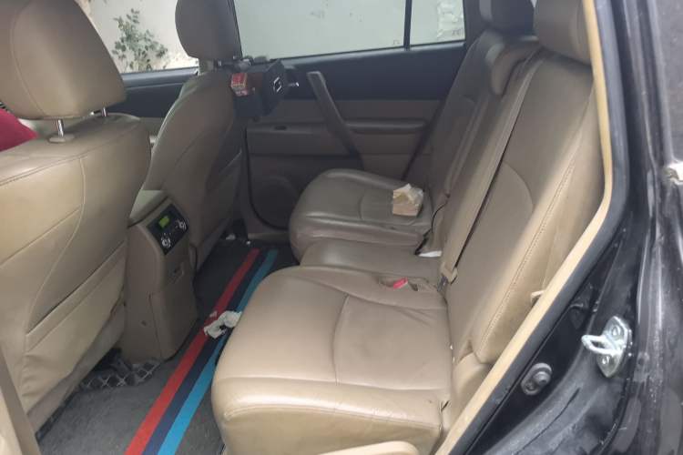Used Toyota Highlander 2009 2.7L Two-Wheel Drive 7-Seater Luxury Edition Left Rear Seat