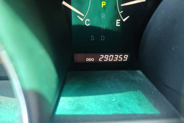 Used Toyota Highlander 2009 2.7L Two-Wheel Drive 7-Seater Luxury Edition Odometer Close Up