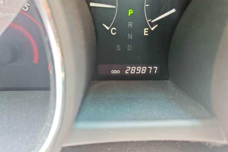 Used Toyota Highlander 2009 2.7L Two-Wheel Drive 5-Seater Sport Edition Odometer Close Up