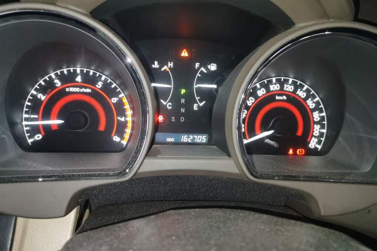 Used Toyota Highlander 2009 2.7L Two-Wheel Drive 7-Seater Luxury Navigation Edition Odometer Close Up
