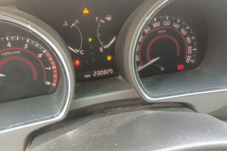Used Toyota Highlander 2009 2.7L Two-Wheel Drive 7-Seater Luxury Edition Odometer Close Up