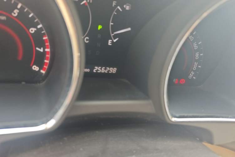 Used Toyota Highlander 2009 3.5L 4x4 7-Seater Luxury Edition Odometer Close Up