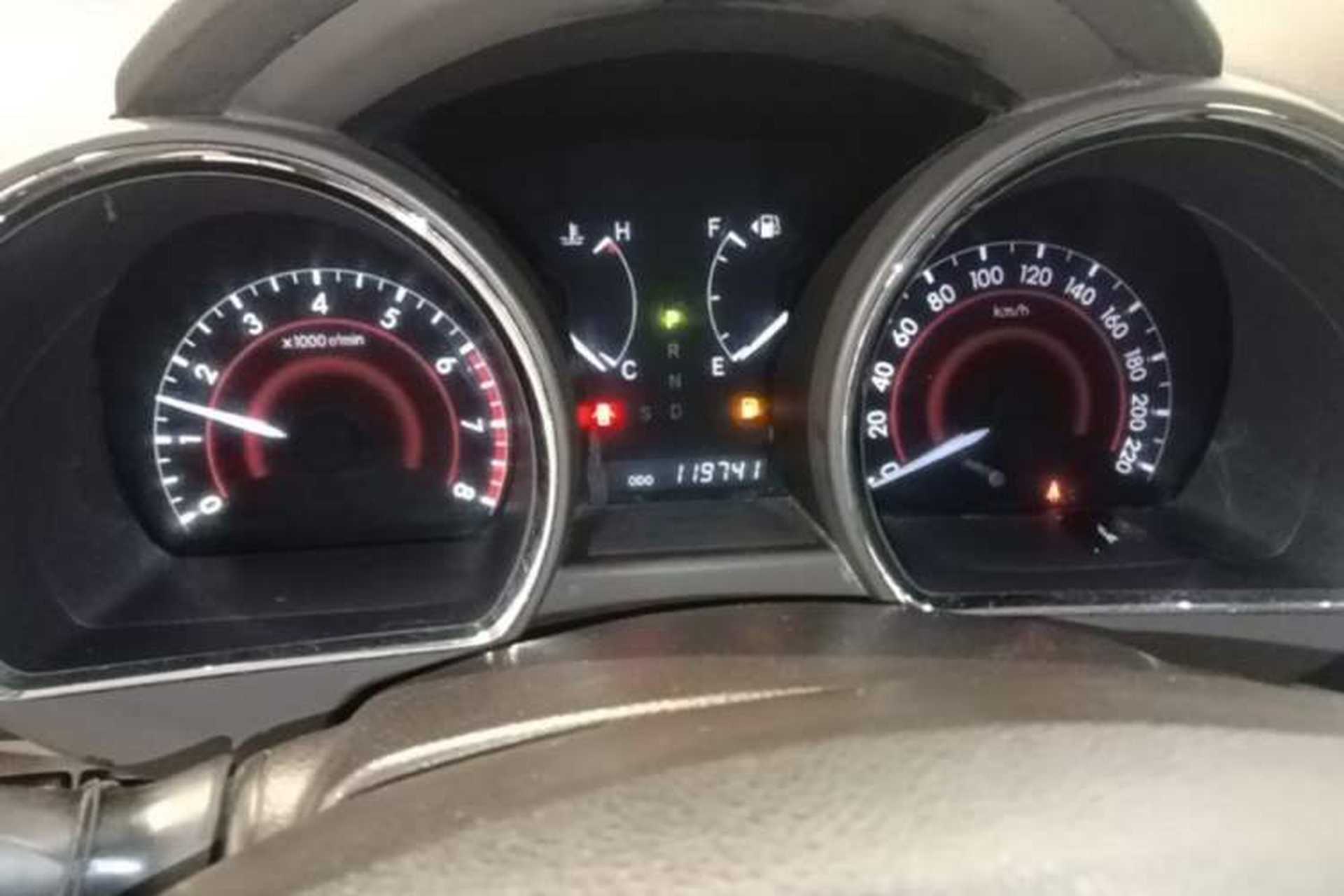 Used Toyota Highlander 2009 2.7L 2WD 7-Seater Elite Edition Odometer Close Up