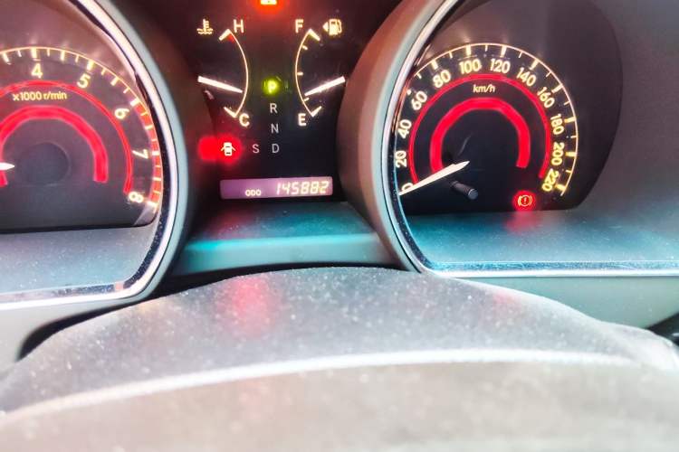 Used Toyota Highlander 2009 2.7L Two-Wheel Drive 7-Seater Supreme Edition Odometer Close Up
