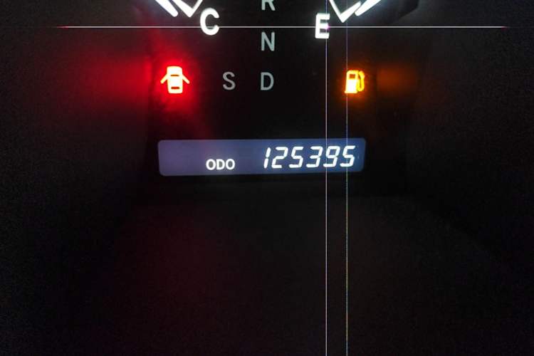 Used Toyota Highlander 2009 2.7L 2WD 5-Seater Elite Edition Odometer Close Up