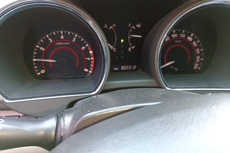 Used Toyota Highlander 2009 2.7L Two-Wheel Drive 7-Seater Luxury Edition Odometer Close Up