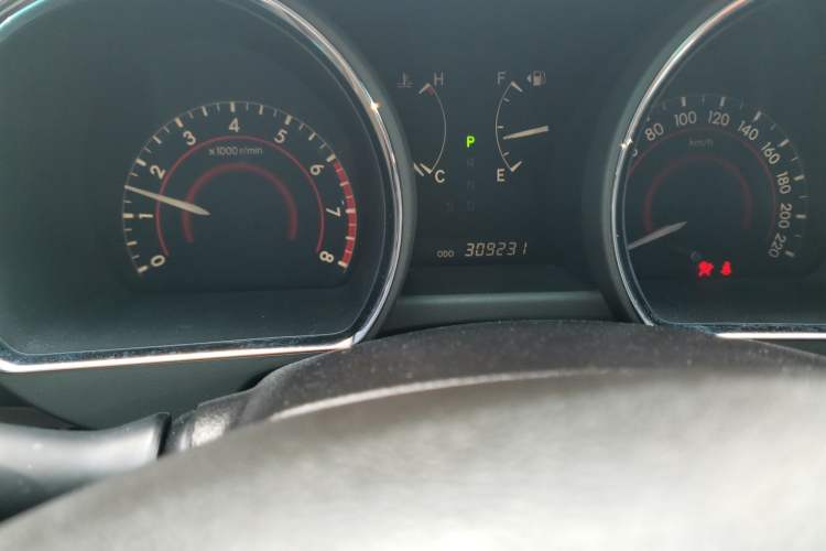 Used Toyota Highlander 2009 2.7L 2WD 5-Seater Elite Edition Odometer Close Up