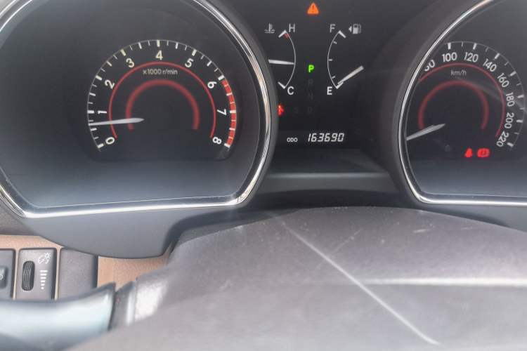 Used Toyota Highlander 2009 2.7L Two-Wheel Drive 7-Seater Luxury Edition Odometer Close Up