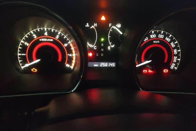 Used Toyota Highlander 2009 2.7L Two-Wheel Drive 7-Seater Luxury Navigation Edition Odometer Close Up