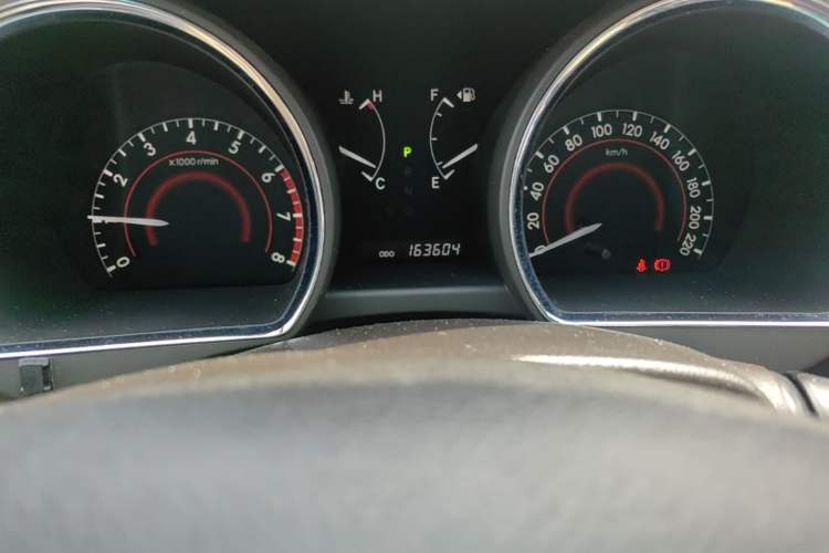 Used Toyota Highlander 2009 2.7L 2WD 5-Seater Elite Edition Odometer Close Up