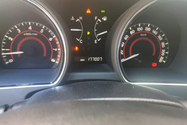 Used Toyota Highlander 2009 2.7L Two-Wheel Drive 7-Seater Luxury Edition Odometer Close Up