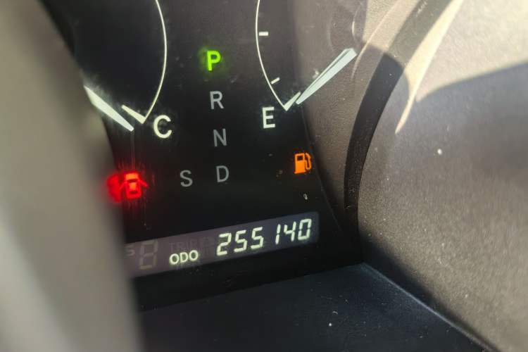 Used Toyota Highlander 2009 2.7L Two-Wheel Drive 7-Seater Luxury Edition Odometer Close Up