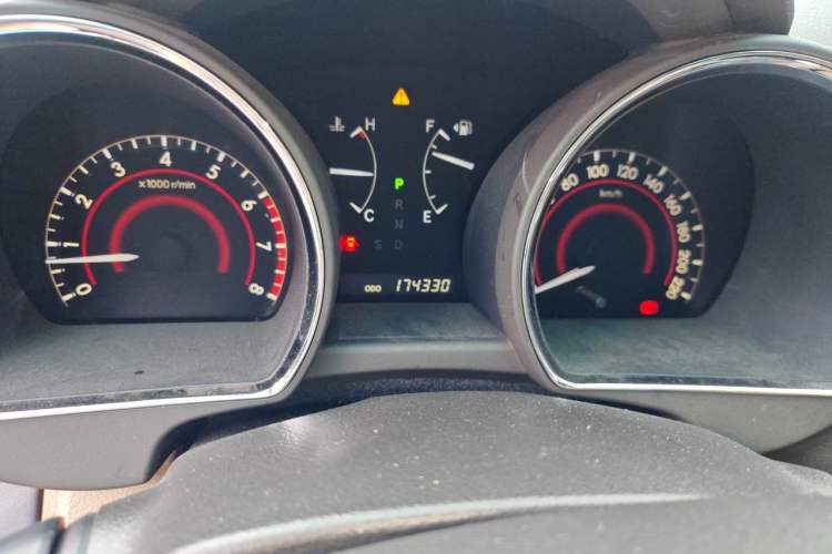 Used Toyota Highlander 2009 2.7L Two-Wheel Drive 7-Seater Luxury Edition Odometer Close Up