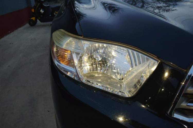 Used Toyota Highlander 2009 2.7L Two-Wheel Drive 7-Seater Supreme Edition Right Front Headlight