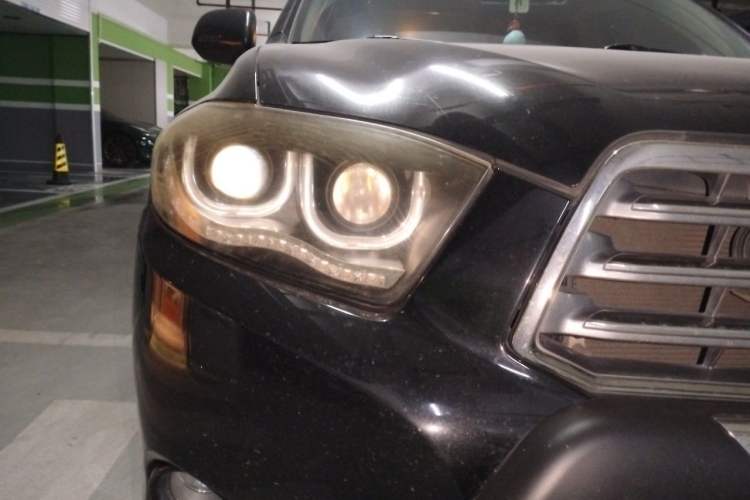 Used Toyota Highlander 2009 2.7L Two-Wheel Drive 7-Seater Luxury Edition Right Front Headlight