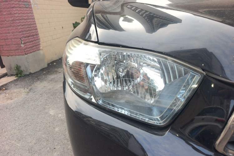 Used Toyota Highlander 2009 2.7L Two-Wheel Drive 7-Seater Luxury Edition Right Front Headlight