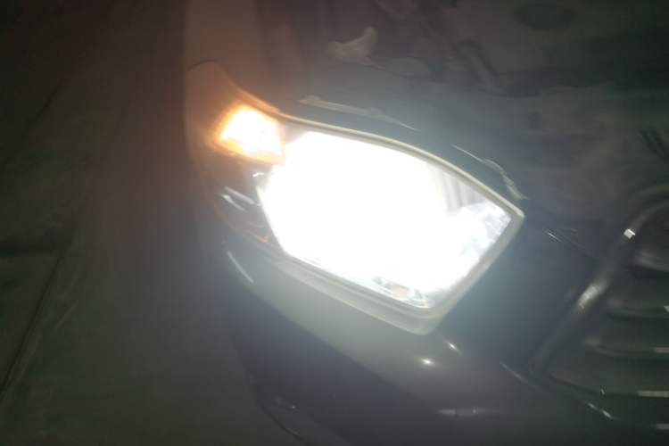 Used Toyota Highlander 2009 2.7L Two-Wheel Drive 7-Seater Luxury Navigation Edition Right Front Headlight