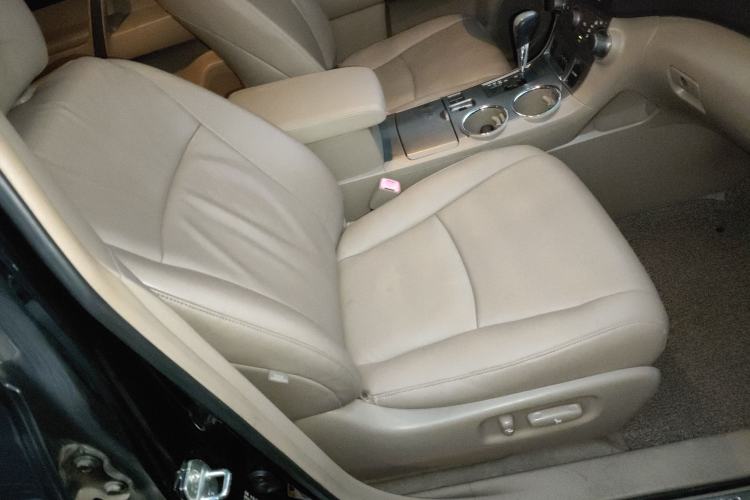Used Toyota Highlander 2009 2.7L Two-Wheel Drive 5-Seater Sport Edition Right Front Seat