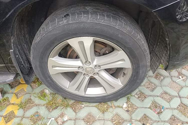 Used Toyota Highlander 2009 2.7L Two-Wheel Drive 7-Seater Luxury Edition Right Front Wheel Hub
