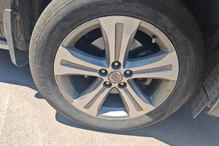 Used Toyota Highlander 2009 2.7L Two-Wheel Drive 7-Seater Luxury Edition Right Front Wheel Hub