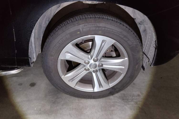 Used Toyota Highlander 2009 2.7L Two-Wheel Drive 7-Seater Luxury Edition Right Front Wheel Hub