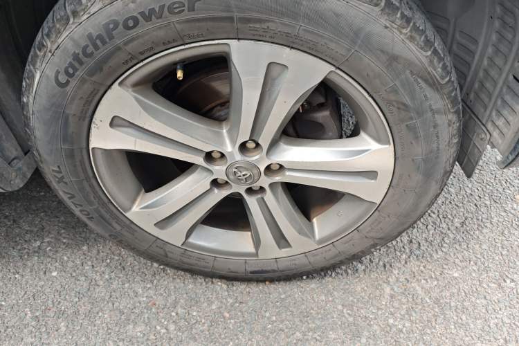 Used Toyota Highlander 2009 2.7L Two-Wheel Drive 7-Seater Luxury Edition Right Front Wheel Hub