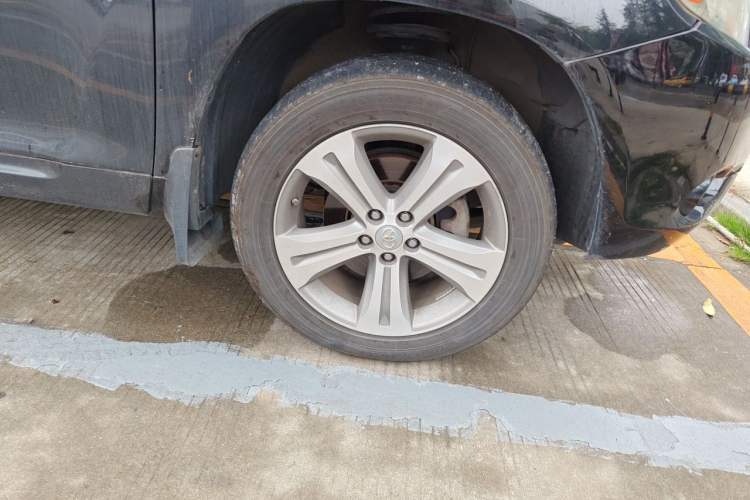 Used Toyota Highlander 2009 2.7L Two-Wheel Drive 7-Seater Luxury Edition Right Front Wheel Hub