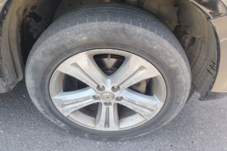 Used Toyota Highlander 2009 2.7L Two-Wheel Drive 7-Seater Luxury Edition Right Front Wheel Hub