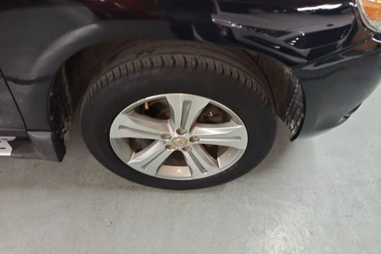 Used Toyota Highlander 2009 2.7L Two-Wheel Drive 5-Seater Sport Edition Right Front Wheel Hub