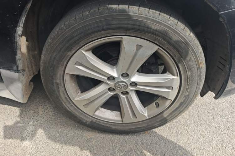 Used Toyota Highlander 2009 3.5L 4x4 7-Seater Luxury Edition Right Front Wheel Hub