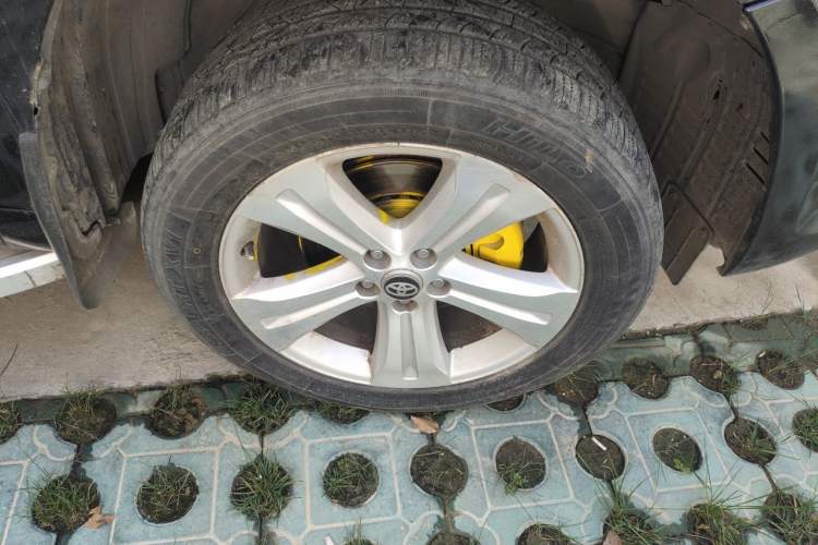 Used Toyota Highlander 2009 2.7L Two-Wheel Drive 7-Seater Supreme Edition Right Front Wheel Hub