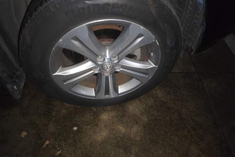 Used Toyota Highlander 2009 2.7L Two-Wheel Drive 7-Seater Luxury Edition Right Front Wheel Hub