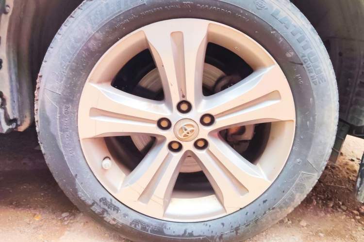 Used Toyota Highlander 2009 2.7L Two-Wheel Drive 7-Seater Supreme Edition Right Front Wheel Hub