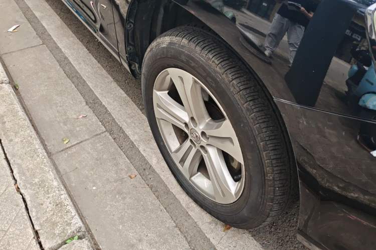 Used Toyota Highlander 2009 3.5L 4x4 7-Seater Luxury Edition Right Front Wheel Hub