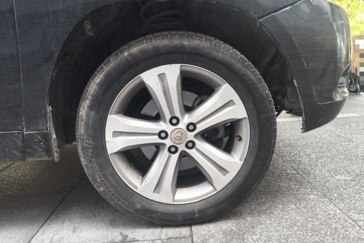 Used Toyota Highlander 2009 2.7L Two-Wheel Drive 7-Seater Luxury Edition Right Front Wheel Hub