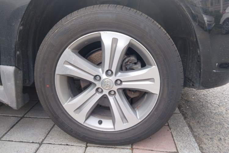 Used Toyota Highlander 2009 2.7L Two-Wheel Drive 7-Seater Luxury Edition Right Front Wheel Hub