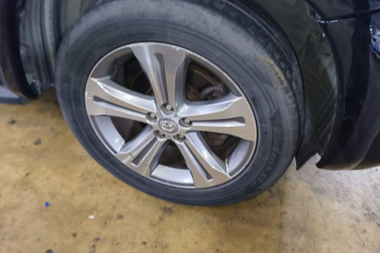 Used Toyota Highlander 2009 2.7L Two-Wheel Drive 7-Seater Luxury Navigation Edition Right Front Wheel Hub